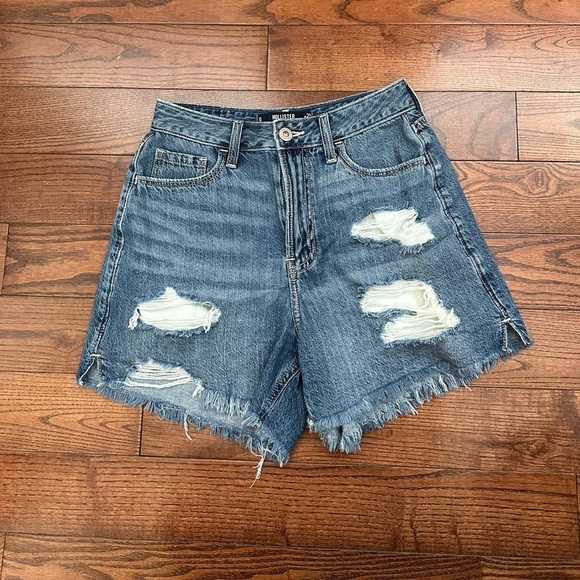 Hollister Ultra High Rise Distressed 90s Short - Picture 5 of 10